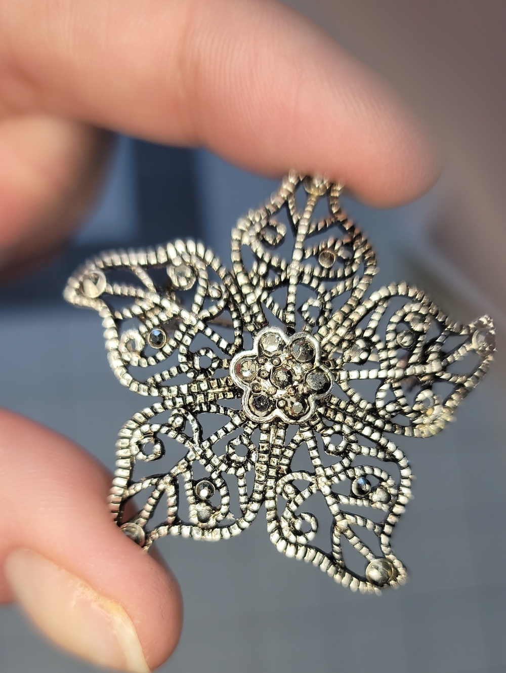 Vintage-Inspired Silver Floral Filigree Brooch - Silver